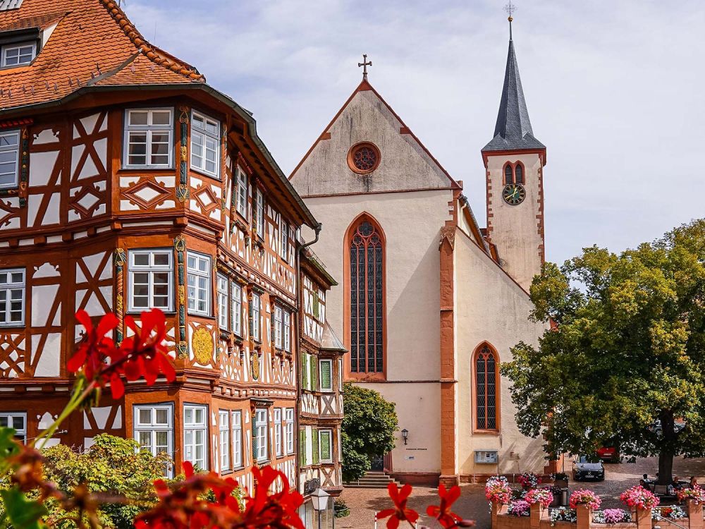 Das Palm'sche Haus und die Simultankirche am Marktplatz | Bild: Lena Martin