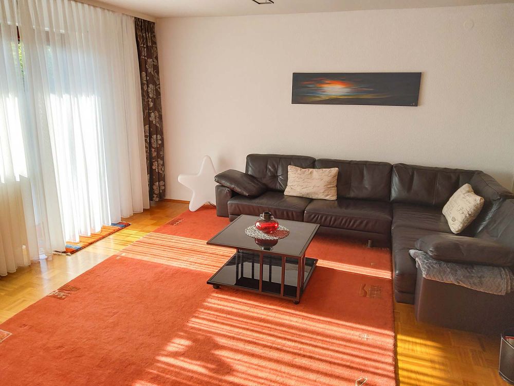 Blick in das Wohnzimmer der Ferienwohnung
