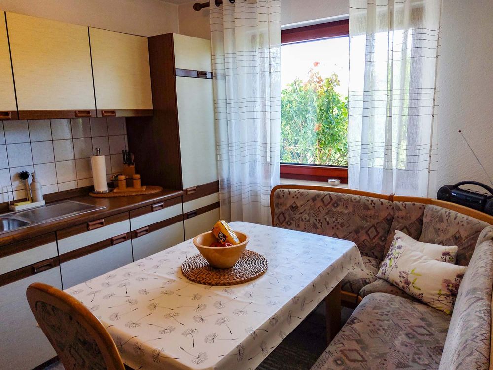 Blick in die Küche der Ferienwohnung in Mosbach